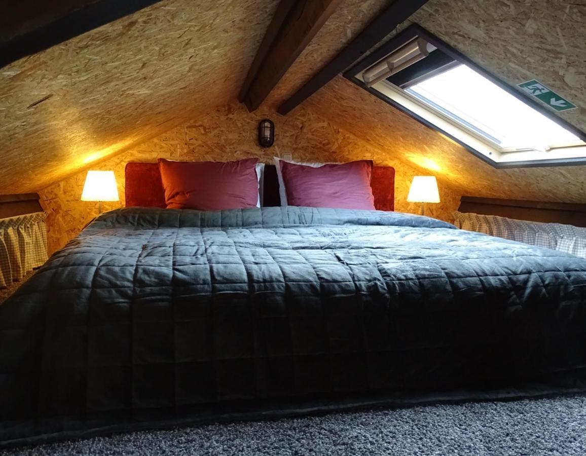 Bed and Breakfast De Oude Stoffeerderij Dussen Exterior foto